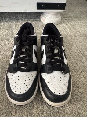 Nike Black and White Kids Low-Top Sneakers DUNKS